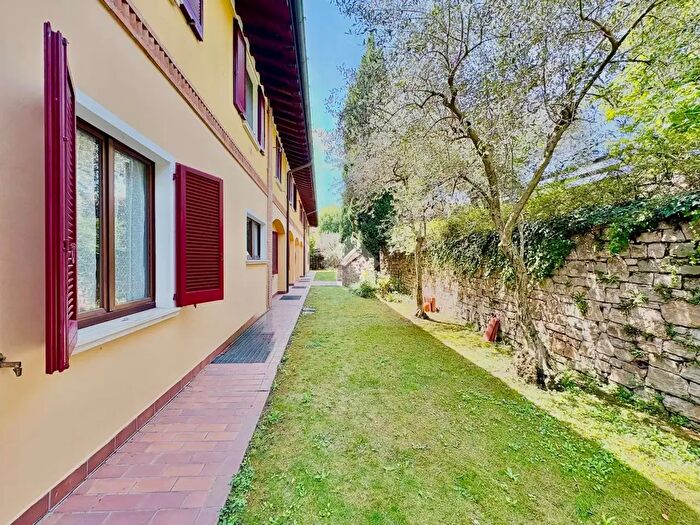Appartamento trilocale in vendita in Via Campagnole, Corte Franca