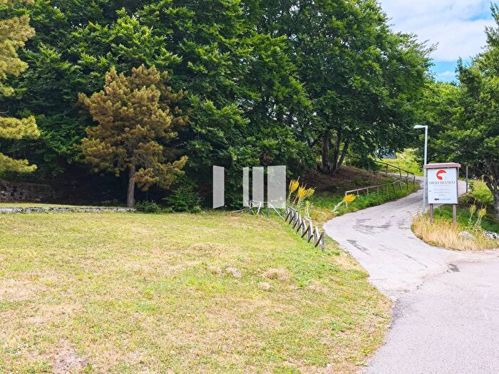 Appartamento quadrilocale in vendita in Contrada Focarole Tivo, Pietracamela