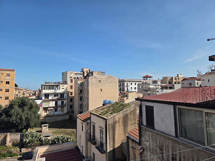 Appartamento trilocale in vendita in Via d Ossuna, Palermo