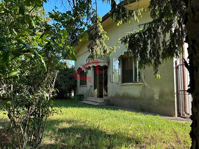 Casa con 8 locali in vendita in Nogara