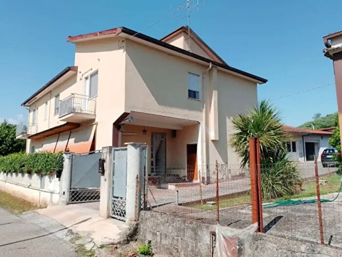 Appartamento quadrilocale in vendita in Via Vetiche, Frosinone