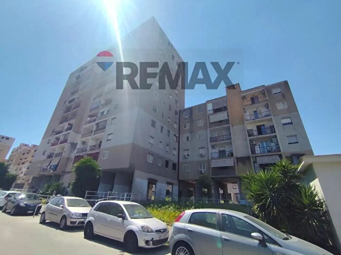 Appartamento quadrilocale in vendita in Viale della Resistenza, Napoli