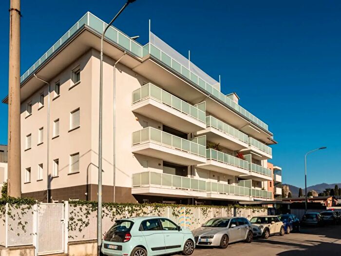 Appartamento quadrilocale in vendita in Via Boito, Bergamo