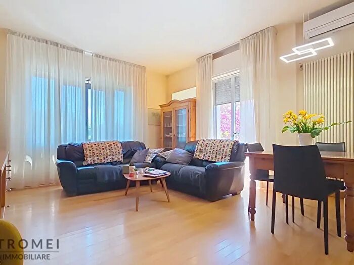 Appartamento con 5 locali in vendita in Via Marconi, Altopascio