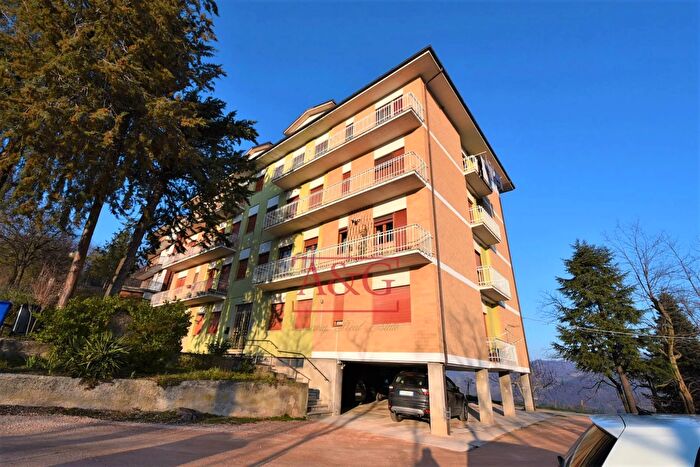 Appartamento con 6 locali in vendita in Via Aldo Moro, Amandola