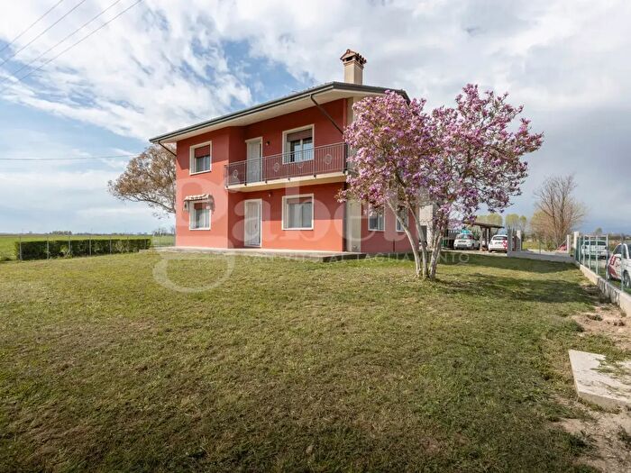Casa con 7 locali in vendita in Via Molino, San Michele Al Tagliamento