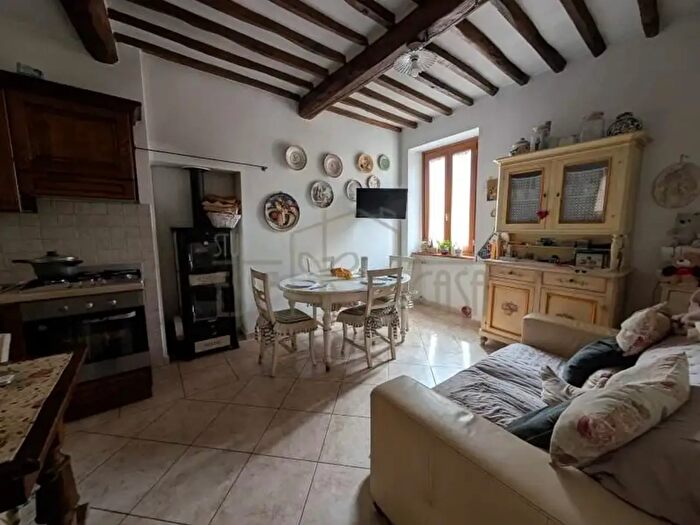 Casa con 12 locali in vendita in Camaiore