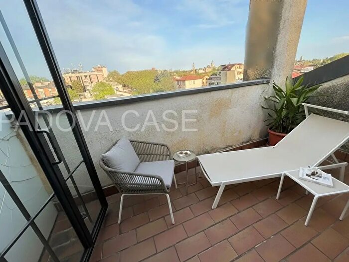 Appartamento trilocale in vendita in Via Beltrame, Padova