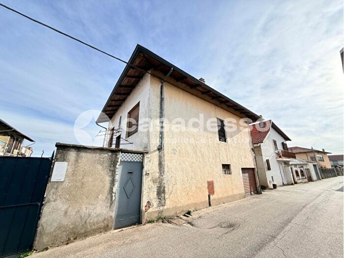 Casa con 6 locali in vendita in Via Alice, Livorno Ferraris