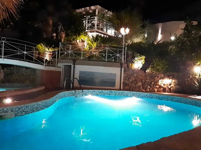 Casa con 8 locali in vendita in Fuzzina, Pescara