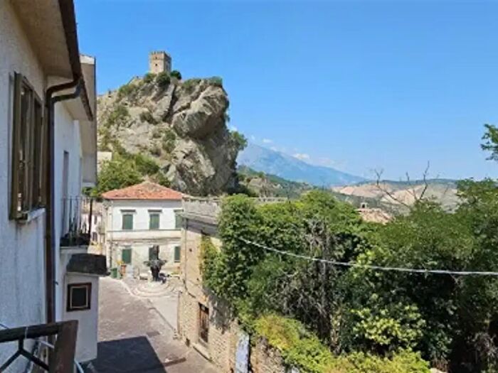 Casa con 6 locali in vendita in Via Roma, Roccascalegna