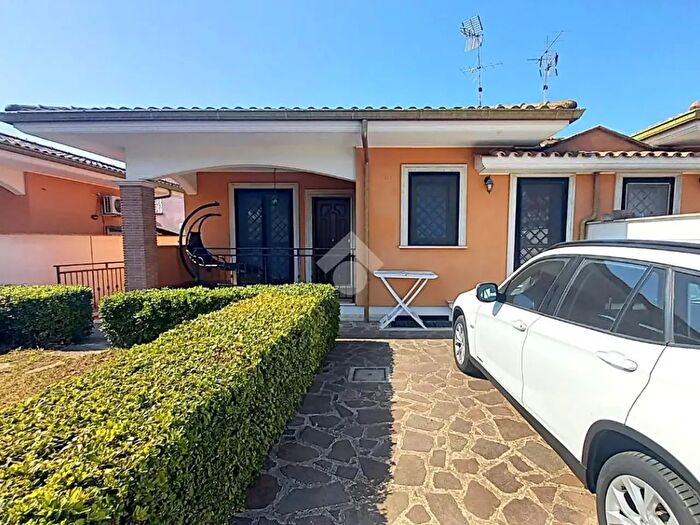 Casa trilocale in vendita in Via Viterbo, Ardea