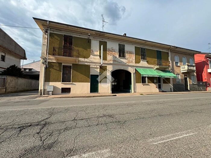 Appartamento trilocale in vendita in Via Varallino, Galliate