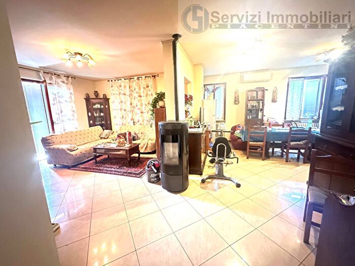 Casa con 6 locali in vendita in Via Razzini, Carpaneto Piacentino