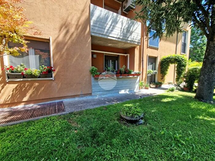 Appartamento trilocale in vendita in Via Andreasino, Mantova