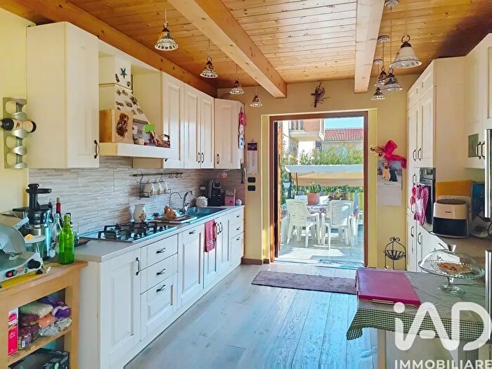 Appartamento con 6 locali in vendita in Via Umberto Terracini, Offida