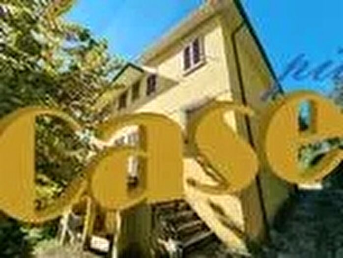 Casa con 14 locali in vendita in Camaiore