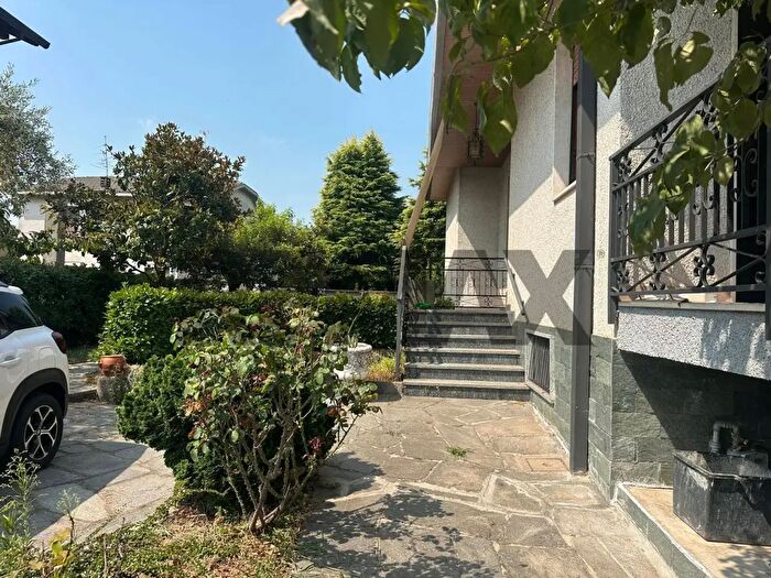 Appartamento con 5 locali in vendita in Via Martin Luther King, Legnano