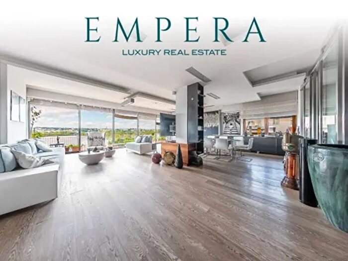 Appartamento con 6 locali in vendita in Via di San Valentino, Roma