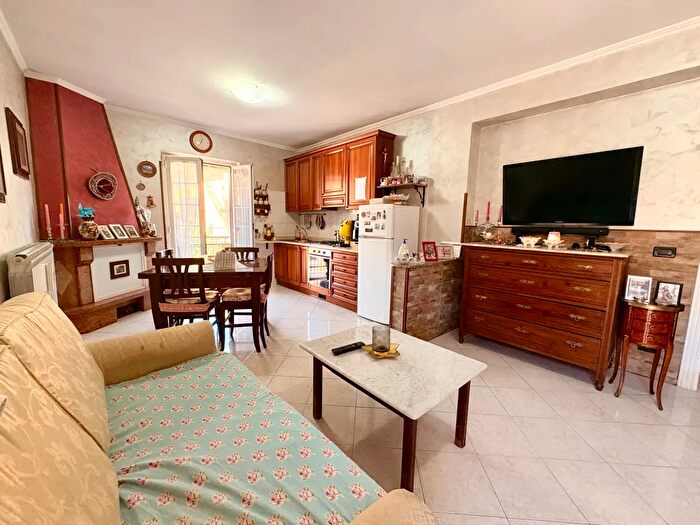 Appartamento trilocale in vendita in Via Salvo dAcquisto, Guidonia Montecelio