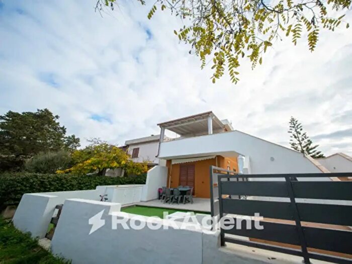 Appartamento trilocale in vendita in Via Tumbarino, Stintino