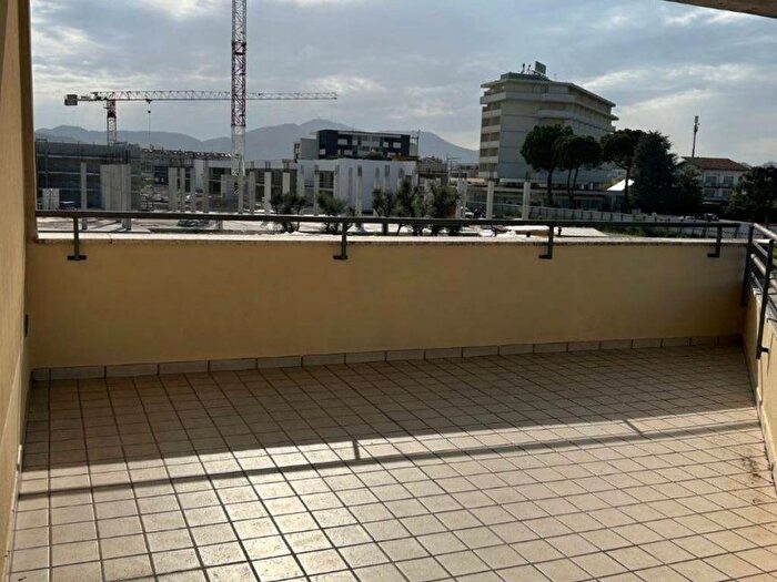 Appartamento con 5 locali in affitto in Via Cristoforo Colombo, Centro, Abano Terme