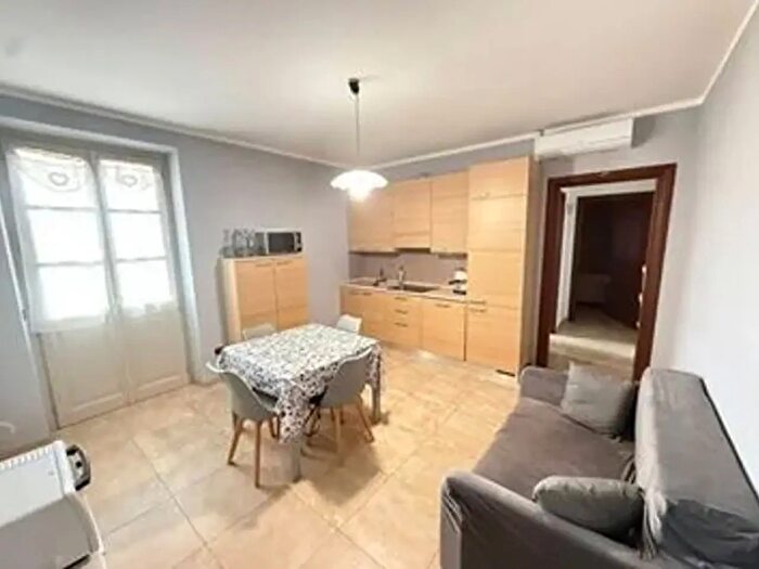 Appartamento trilocale in vendita in Via Giambellino, Milano