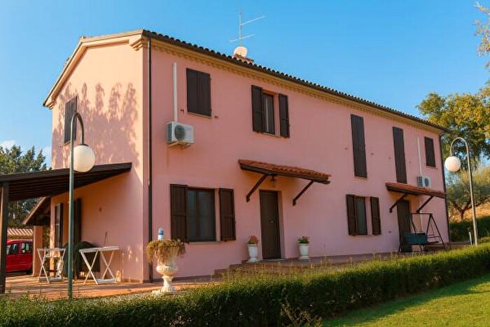 Casa con 6 locali in vendita in Jesi