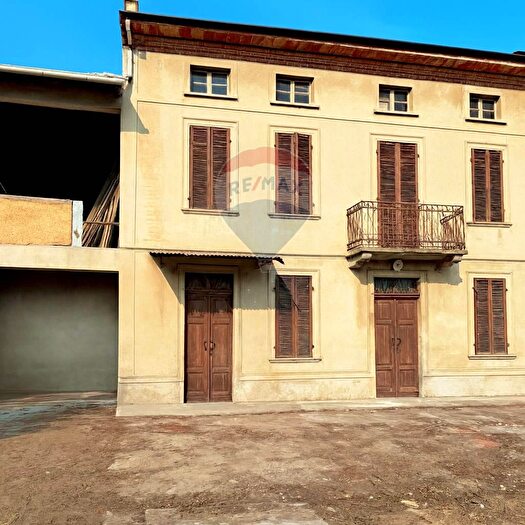 Casa quadrilocale in vendita in Via Monte Grappa, Bozzole