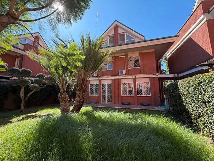 Casa con 6 locali in vendita in Viale dello Statuto, Latina