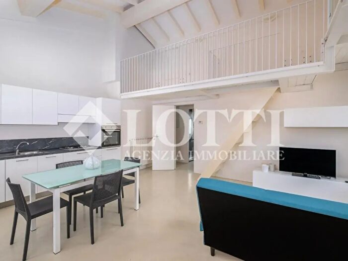 Appartamento trilocale in affitto in Bientina