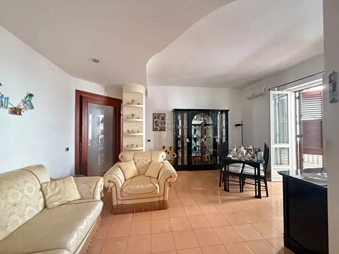 Appartamento quadrilocale in vendita in Via Rosario Cascino, Modica
