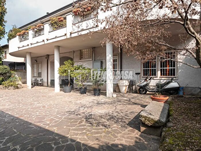 Appartamento trilocale in vendita in Giussano