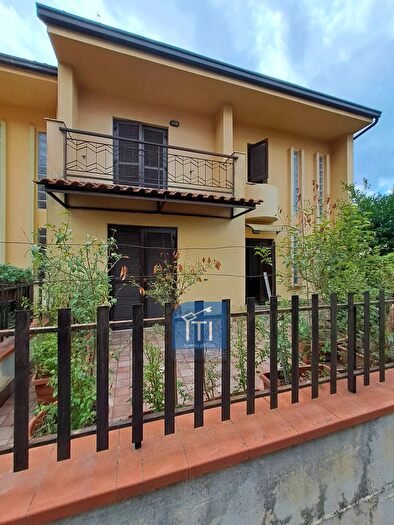 Casa con 9 locali in vendita in Via Colle Romano Snc, Cassino