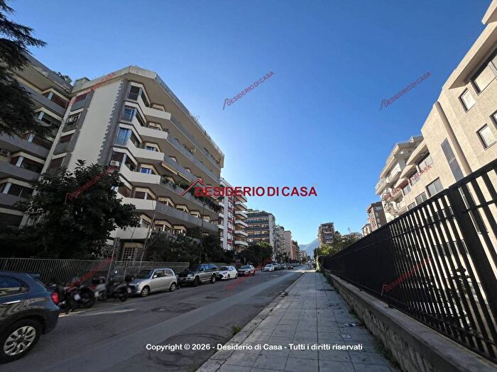 Appartamento trilocale in affitto in Via Giuseppe Sciuti, Notarbartolo Sciuti, Palermo