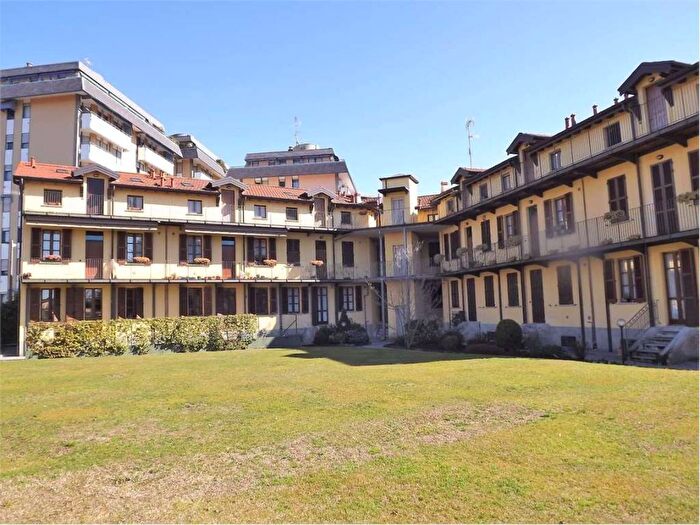 Appartamento trilocale in affitto in Via risorgimento, Centro, Sesto Calende