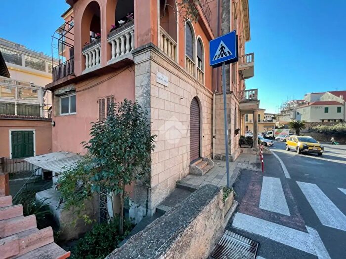 Appartamento bilocale in vendita in Via Giacomo Agnesi, Imperia