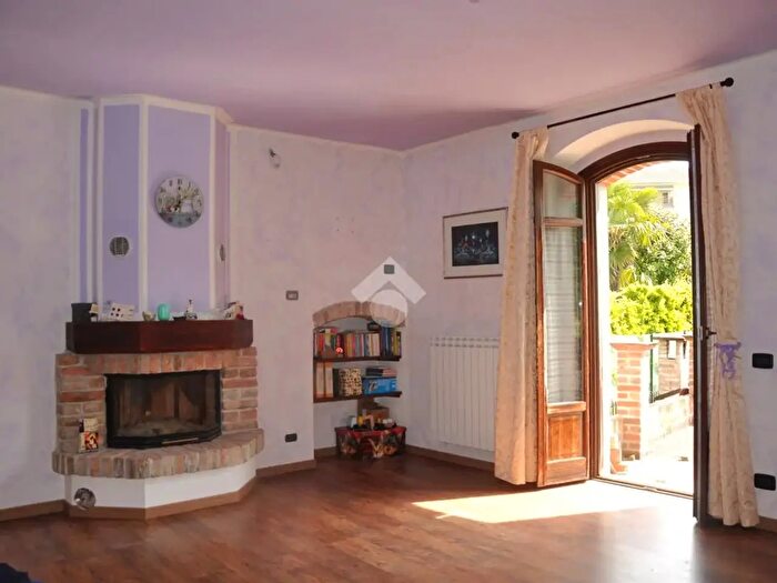 Casa con 7 locali in vendita in Via SantAnna, Calosso