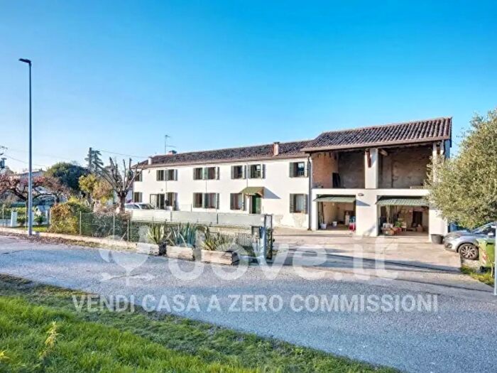 Appartamento con 5 locali in vendita in Via Adige Superiore, Sant'Urbano