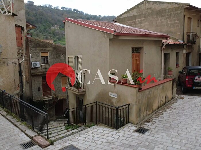 Casa quadrilocale in vendita in Via Giuseppe Garibaldi, Militello Rosmarino