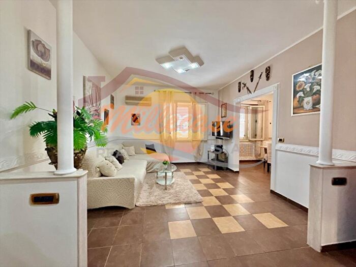 Appartamento quadrilocale in vendita in Via Acireale, Siracusa