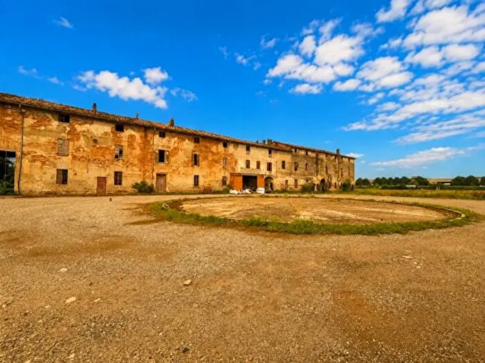 Casa con 6 locali in vendita in Via Vittorio Alfieri, Piacenza