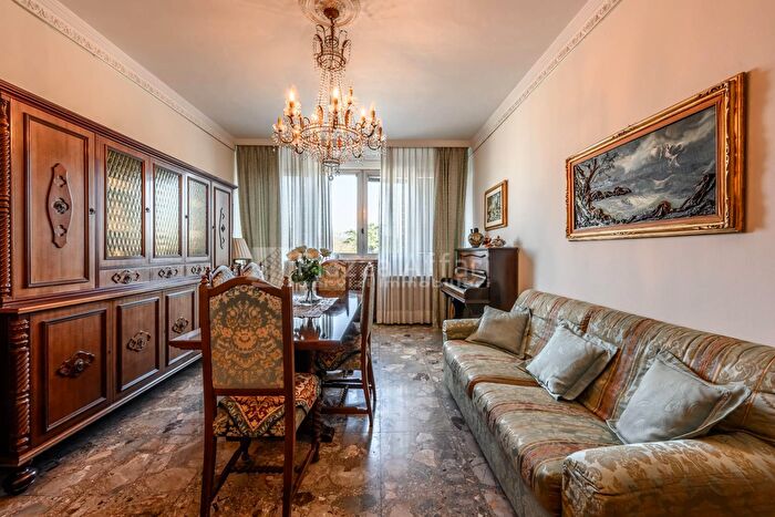 Appartamento quadrilocale in vendita in Piazza della Vittoria, Reggio Emilia