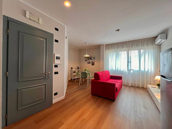 Appartamento bilocale in affitto in Via Camillo Benso di Cavour, Pietrasanta