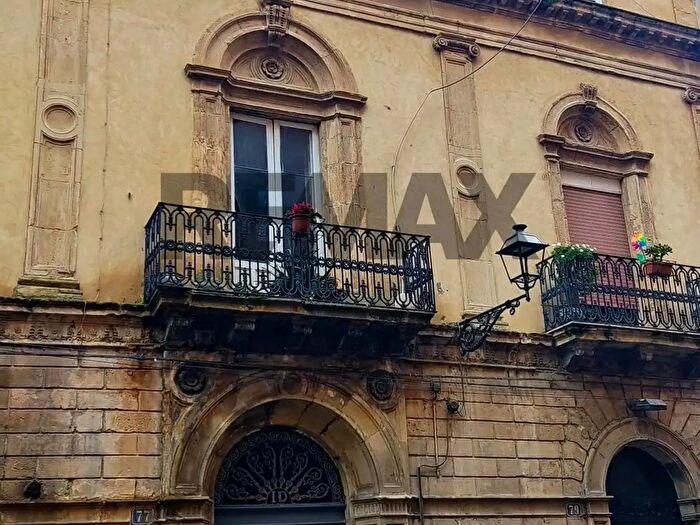 Appartamento trilocale in vendita in Corso Vittorio Emanuele, Caltagirone