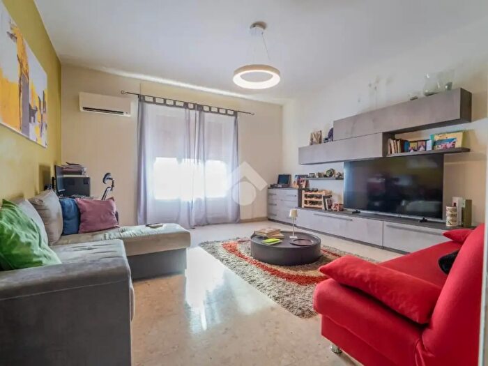 Appartamento trilocale in vendita in Viale Aldo Moro, Olbia