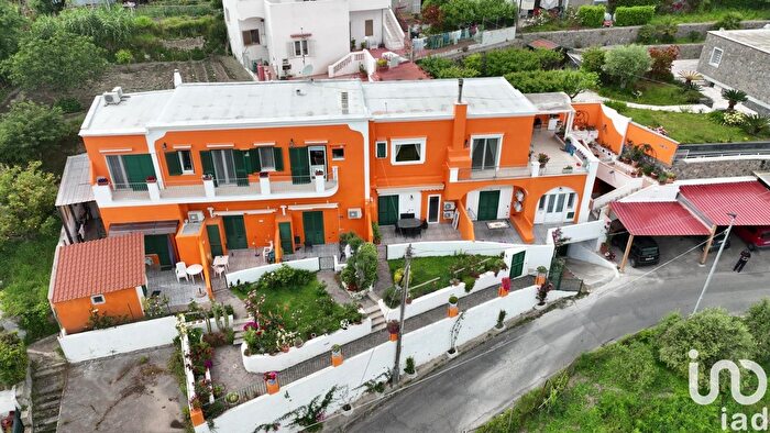 Casa con 8 locali in vendita in Via Casa Mattera, Serrara Fontana