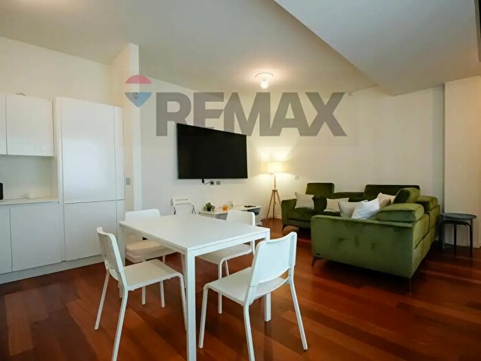 Appartamento trilocale in vendita in Via Roberto da Bari, Bari