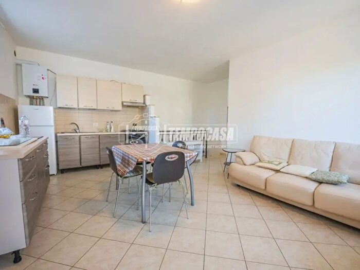 Appartamento trilocale in vendita in Via Don Mauro Natali, Montecosaro