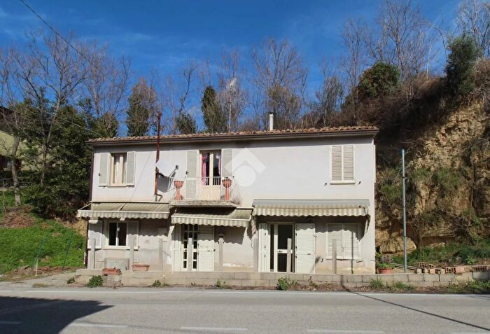 Casa quadrilocale in vendita in Via Capodimonte, Bellante